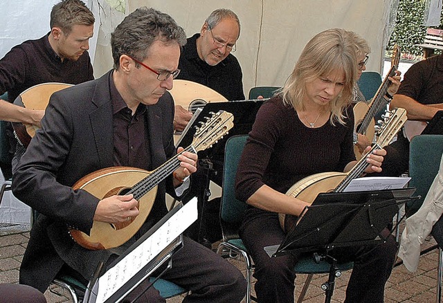 Das Mandolinenorchester Waldkirch sorgte fr wahrhaft knigliche Unterhaltung.  | Foto: Christiane Sahli