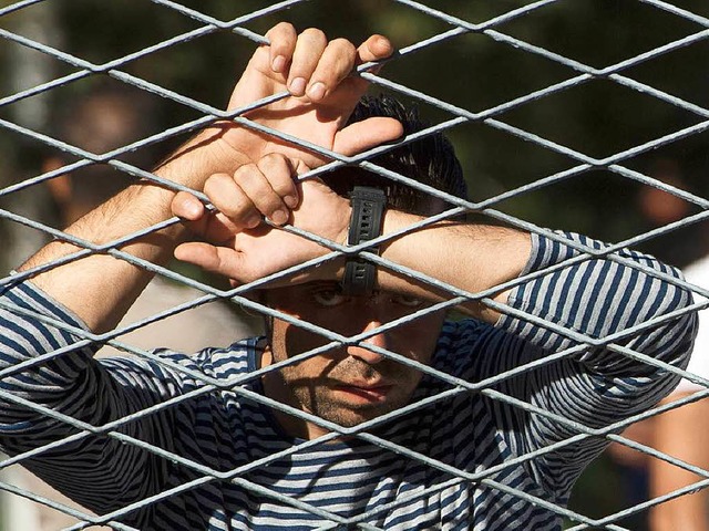 Ein gestrandeter Flchtling in Kroatie...geht, soll nun endlich geklrt werden.  | Foto: dpa