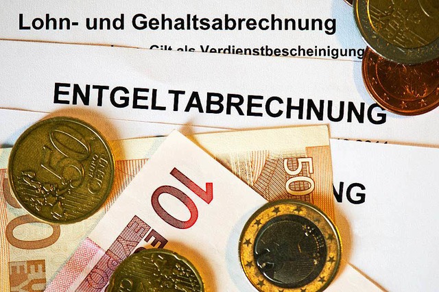 Viele Arbeitnehmer in Deutschland haben mehr Geld auf dem Lohnzettel.  | Foto: dpa
