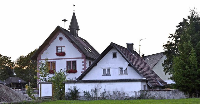 Nach Erwerb und Abbruch des einstigen ...in Rtenbach ein rztehaus entstehen.   | Foto: Liane Schilling