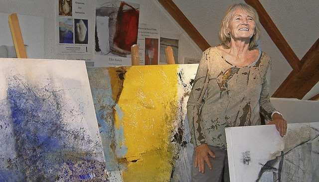 Malerin Elke Aurich lud  zum Bilderbetrachten in ihr Atelier in Grenzach.  | Foto: Roswitha Frey