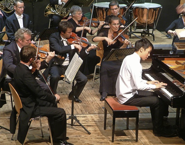 Das Leipziger Sinfonieorchester und de...rffneten die Meisterkonzerte-Saison.   | Foto: Roswitha Frey