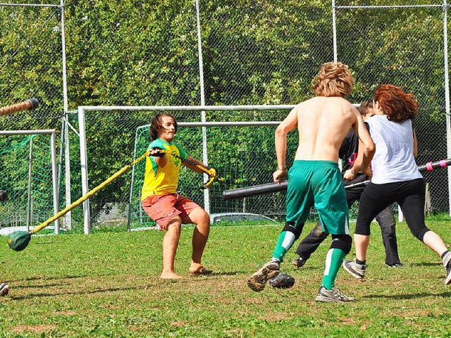 Die Pompfen werden geschwungen, um den... beim Jugger-Turnier in   Britzingen.   | Foto: Benjamin Resetz