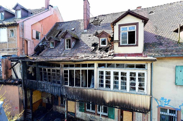 So sah der vom Feuer beschdigte Mitte...&#8211; inzwischen ist er abgerissen.   | Foto: Ingo Schneider