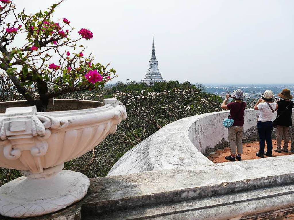 Traumhafter Ausblick: Phra Nakhon Khiri liegt auf einer Erhebung in der Provinz Phetchaburi in Zentralthailand.