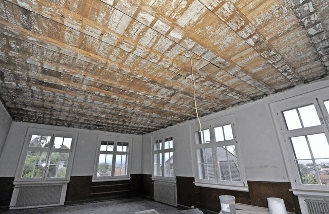 Die Holzbalkendecke im Obergeschoss mu...en im sechstelligen Bereich verursacht  | Foto: Markus Zimmermann