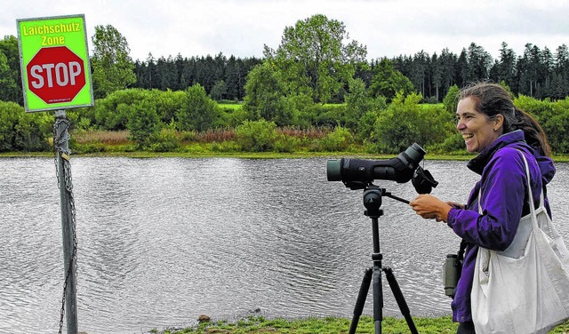 Die Naturschutzwartin Bettina Maier fhlt sich am Kirnbergsee sichtlich wohl.    | Foto: Christina rademacher