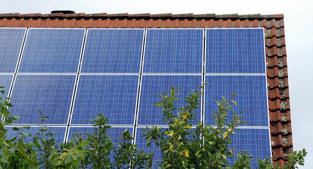 Auch bei der Photovoltaik gibt es in Breisach noch ungenutzte Potentiale.   | Foto: dpa