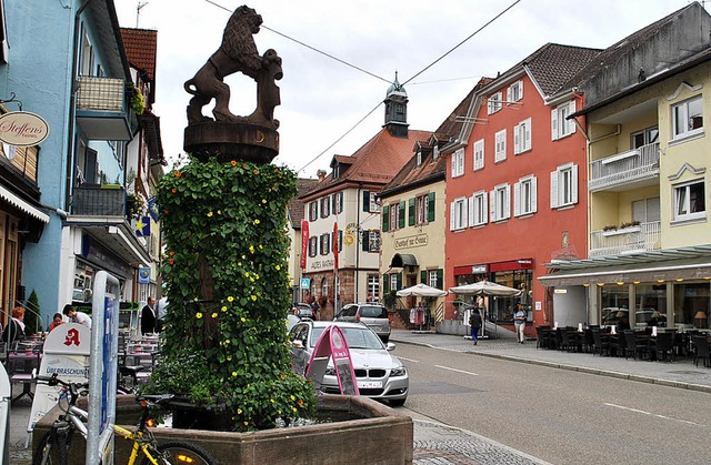 Der Lwenbrunnen wird nach seiner Vers...en Fugngerzone in Oberkirch werden.   | Foto: robert ullmann