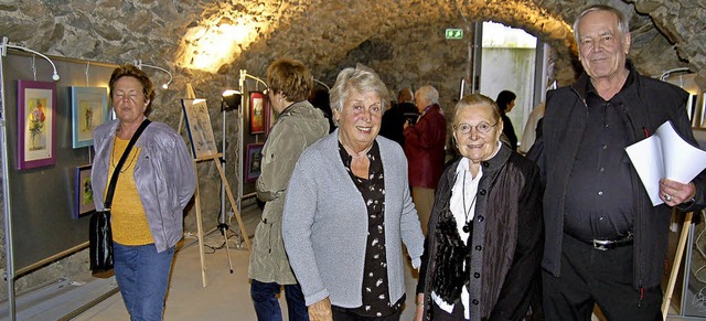 Monika Schneider mit Anni Wasmer und H...der Vernissage in Todtnau (von links)   | Foto: ulrike jger