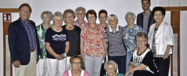 Die Frauengruppe der Freien Whler mit...ld dessen Vorsitzender Manfred Raupp.   | Foto: zvg