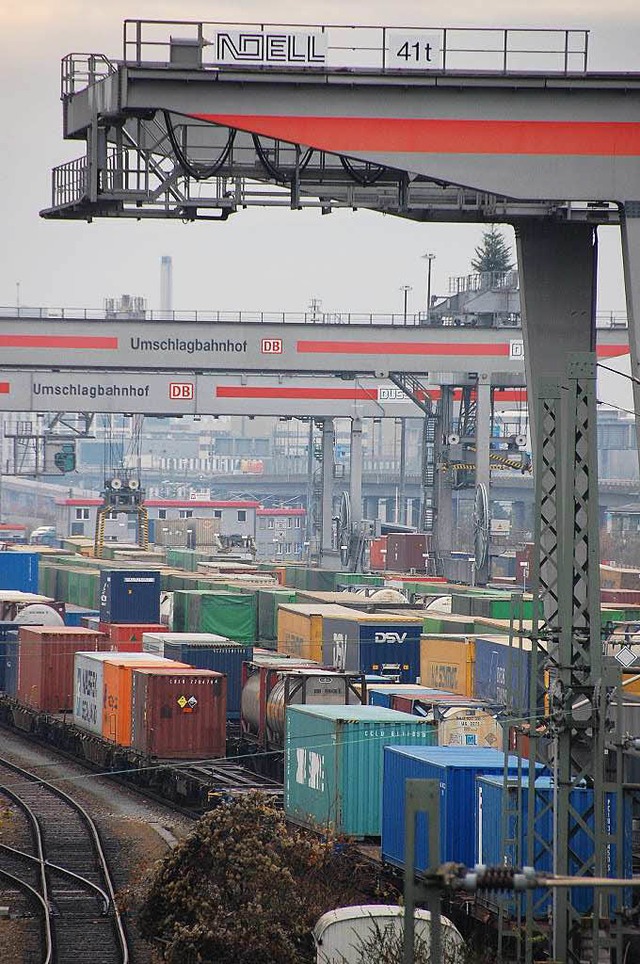 Im Weiler Umschlagbahnhof soll ab Wint...on Lkw auf die Bahn umgeladen werden.   | Foto: Frey