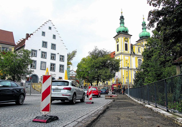 Das Pflaster des Gehwegs im Residenzbereich wird ausgetauscht.   | Foto: Gnter Vollmer