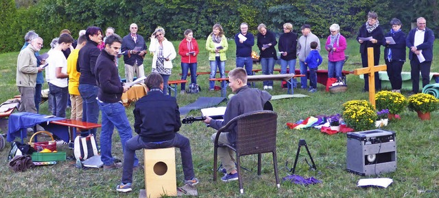 <BZ-FotoAnlauf>ST. Peter und Paul:</BZ...em Wortgottesdienst zusammengefunden.   | Foto: ZVG