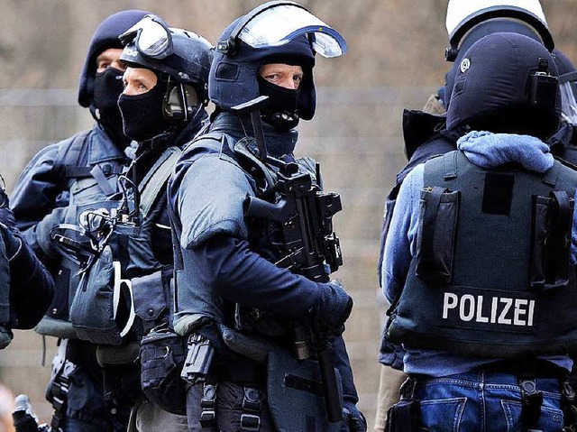 Die Polizei durchsuchte das Kasernenareal in Donaueschingen (Symbolbild).  | Foto: dpa
