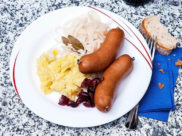 Gretzmeiers Treberwurst mit sauren Rben und Kartoffelsalat    | Foto: Michael Wissing