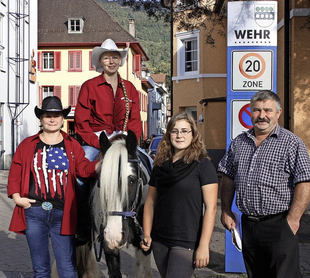 Das Rahmenprogramm reicht von Ponyreit...tryclub (von rechts) stellten es vor.   | Foto: Barbara Schmidt