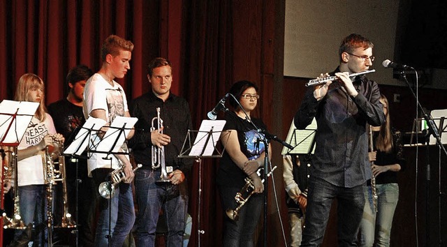 Die jungen Musiker begeisterten bei ih...er Stadthalle auch mit Soloauftritten.  | Foto: Mariel Wendel