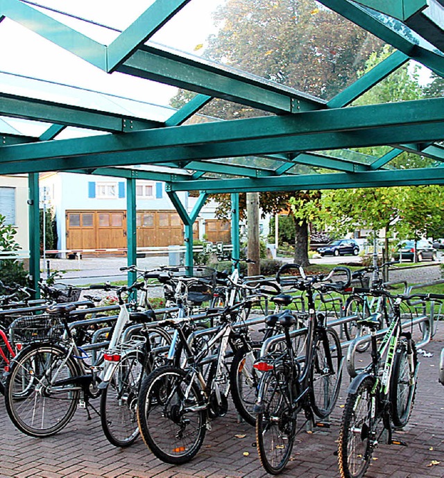 Endlich: Die Fahrradstellpltze am Btzinger Bahnhof werden erweitert.  | Foto: horst david