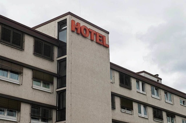 Das Aparthotel am Autohof in Stuttgart... wird, sind Flchtlinge untergebracht.  | Foto: dpa