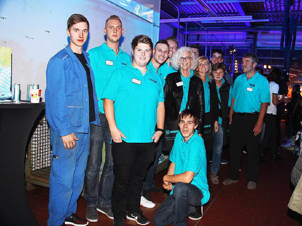 Sie sind junge Fachkräfte vom Wehrle-Werk. Sie organisierten die Nacht der Ausbildung im Werk mit und waren Ansprechpartner für die Schüler. Ehrensache, dass sie auch zur Werkstattparty kamen. Das galt auch für Personalreferentin Sabine Gleichauf und Prokurist Michael Kloke. Sie sind junge Fachkräfte vom Wehrle-Werk. Sie organisierten die Nacht der Ausbildung im Werk mit und waren Ansprechpartner für die Schüler. Ehrensache, dass sie auch zur Werkstattparty kamen. Das galt auch für Personalreferentin Sabine Gleichauf und Prokurist Michael Kloke.