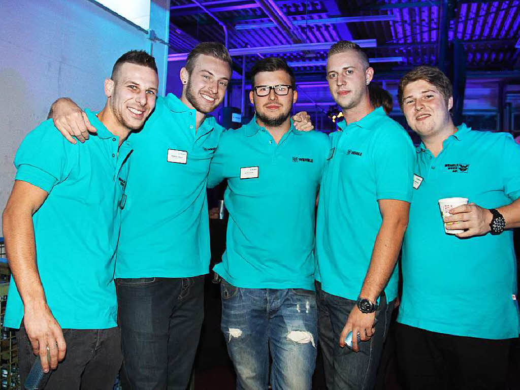 Sie sind junge Fachkräfte vom Wehrle-Werk. Sie organisierten die Nacht der Ausbildung im Werk mit und waren Ansprechpartner für die Schüler. Ehrensache, dass sie auch zur Werkstattparty kamen. Sie sind junge Fachkräfte vom Wehrle-Werk. Sie organisierten die Nacht der Ausbildung im Werk mit und waren Ansprechpartner für die Schüler. Ehrensache, dass sie auch zur Werkstattparty kamen.