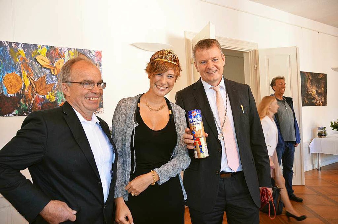 Josefine Schlumberger mit Helmut Grether (links) und Dirk Blens  | Foto: sigrid umiger
