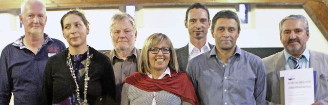 Der DLRG-Vorsitzender Fritz Schallschm...r, Ingrid Lehr-Binder und Jasmin Lais.  | Foto: Cremer