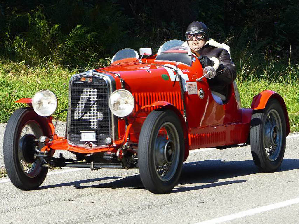 Vital Widmer aus Eiken in der Schweiz  begeisterte mit seinem roten Fiat Siata 508 aus dem Jahr 1932.
