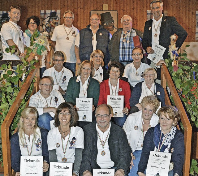 Fr ihre langjhrige Treue und ihre Ve... wurden zahlreiche Mitglieder geehrt.   | Foto: Heinz Vollmar