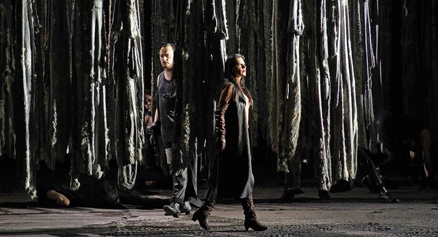 Unter die Haut: Penthesilea (Natascha ...les (Georg Nigl) im Geschlechterkampf   | Foto: Forster