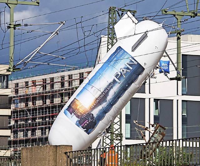 Oberleitung statt berflug: Zeppelin in Hamburg   | Foto: dpa