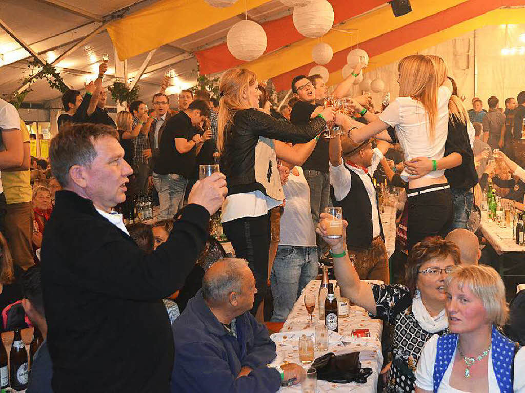 Die Stimmung stimmte von Anfang an beim Winzerfestshowabend am Samstag mit dem Musikverein Efringen-Kirchen.