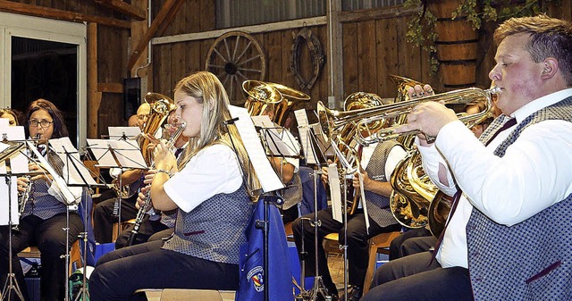 Mrsche, Polkas und bekannte Lieder &#...lischopf die Herzen der Zuhrer im Nu.  | Foto: HARTENSTEIN