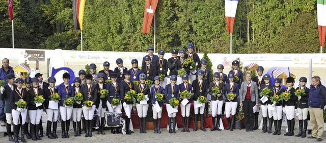 Alle Medaillengewinner der Meisterscha...nden Iris Keller (Siebte von rechts).   | Foto: Achim Keller