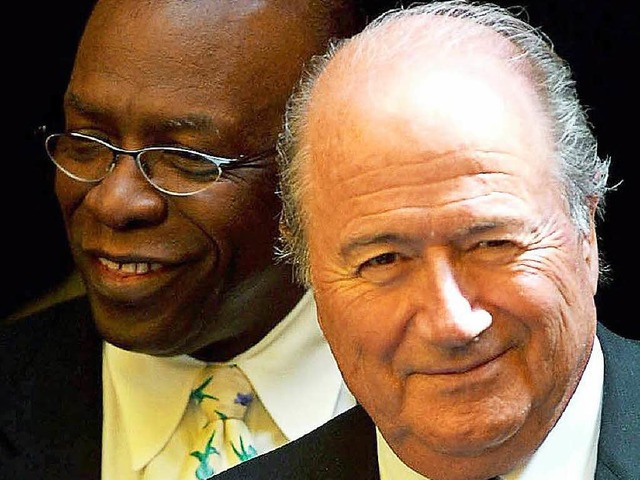 Jack Warner (links) und sein ehemaliger Chef, Fifa-Boss  Joseph S. Blatter.   | Foto: afp, dpa