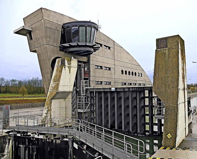 Wer htte es gedacht: Die Schleuse in ...mmt vom Stararchitekten Le Corbusier.   | Foto: Martina David Wenk