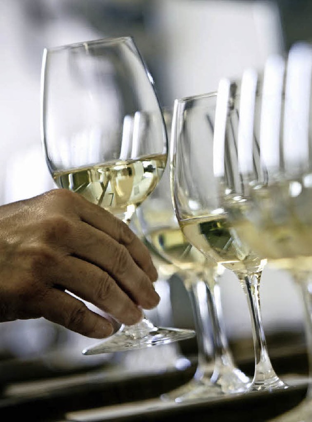 Rund 4300 Weine verkosteten die DLG-Prfer bei der Bundesweinprmierung 2015.   | Foto: dpa