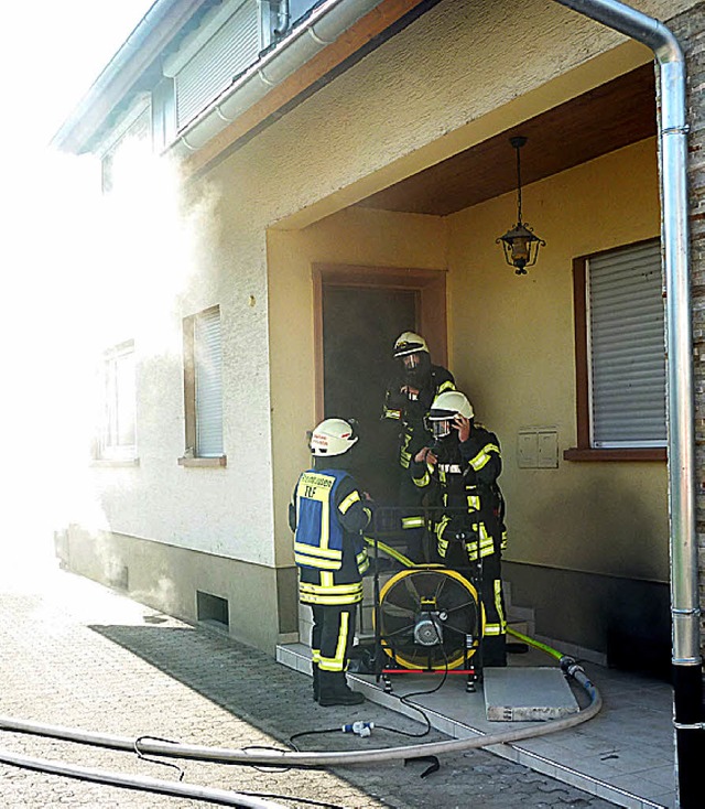 Viel Qualm gab&#8217;s beim Kellerbrand in Rheinhausen.   | Foto: Feuerwehr