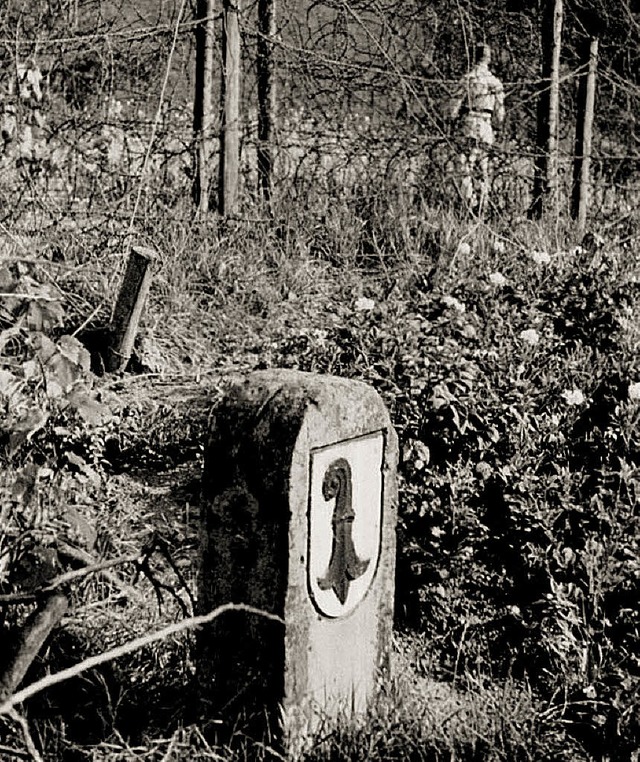 Die deutsch-schweizerische Grenze bei ...ichert. Fluchtversuche gab es dennoch.  | Foto: Schweizer Bundesarchiv Bern