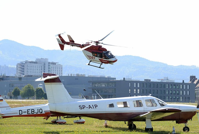 Am Freiburger Flugplatz hat der Betrie...chen Rettungsflugwacht werden gezhlt.  | Foto: Rita Eggstein