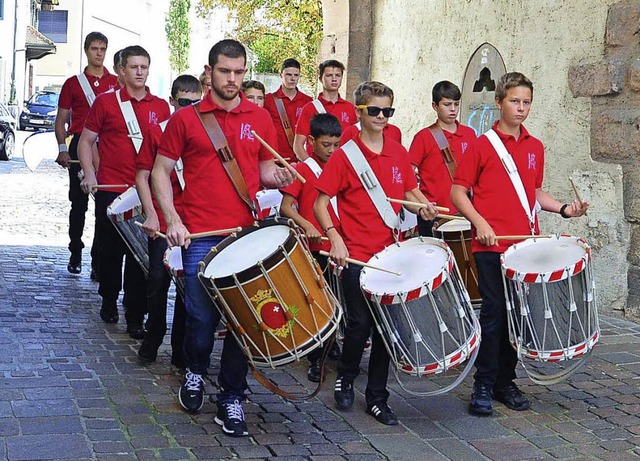 Beim Festumzug zogen  25 Gruppierungen...die Altstadt von Rheinfelden/Schweiz.   | Foto: Martina Proprenter