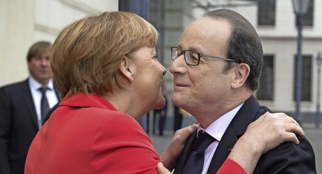 Es trennt sie die Religion:  deutsch-f...isches Traumpaar Merkel und  Hollande   | Foto: Soeren Stache (dpa)