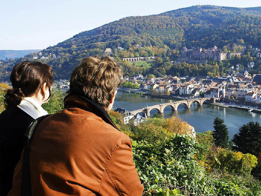 Vom Philosophenweg in Heidelberg hat man einen herrlichen Blick auf die Altstadt. Laut Steuerzahlerbund baute die Stadt ein Gelnder fr 45.000 Euro. Weil es aber zu hoch war, lie die Stadt es absenken - fr 5000 Euro.