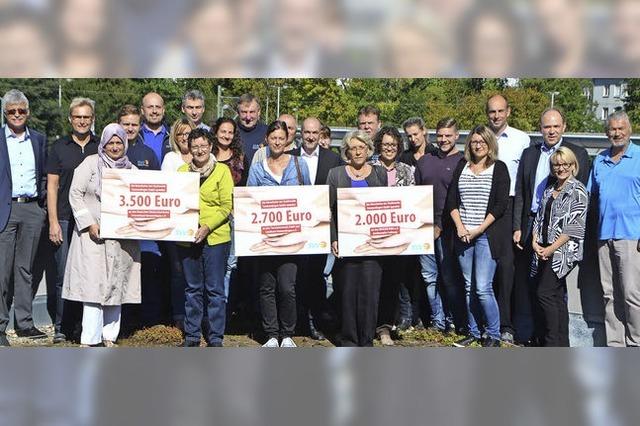 Mitarbeiter spenden ber 8000 Euro