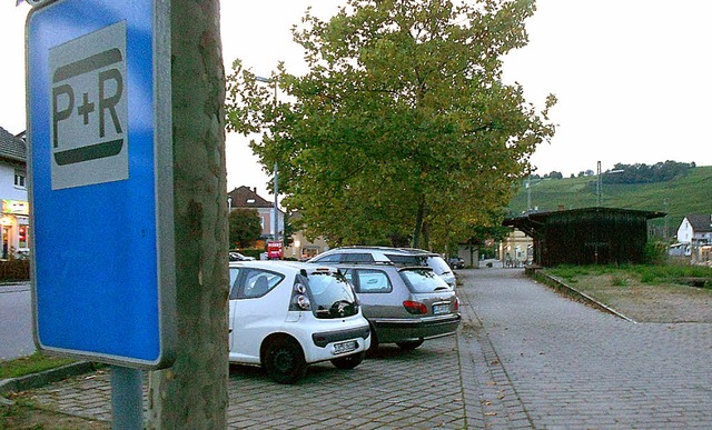 Am alten Park-und-Ride-Platz am Bahnho...rchen wird die Entwsserung erneuert.   | Foto: Langelott