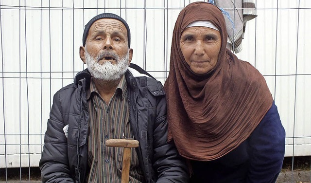 Abdul Quader Azizi und seine 60-jhrige Tochter Salfema   | Foto: dpa