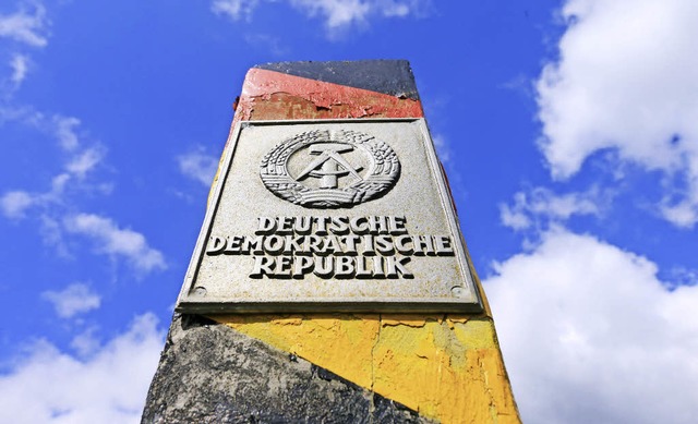 Ein historischer Grenzpfosten &#8211; ... Deutsche Demokratische Republik gab.   | Foto: dpa