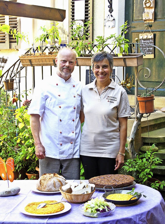 Thomas und Cornelia Engler sind seit 2...torischen Gasthof Rssle in Hertingen.  | Foto: Jutta Schtz