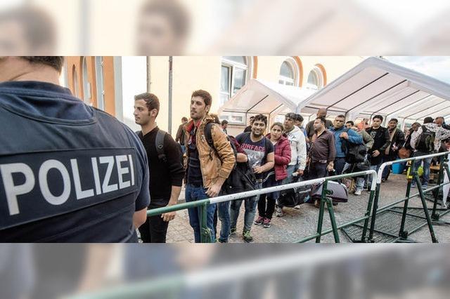 Bis zu 10000 Flchtlinge kommen tglich in Passau an - wie damit umgehen?